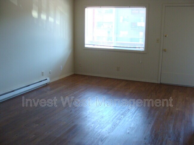 Foto del edificio - 1806 E 4th Plain Blvd