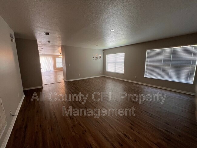 Building Photo - 943 Windrose Dr