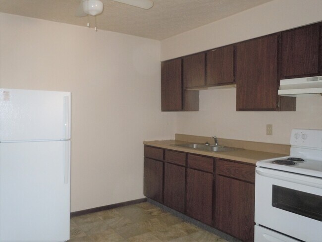 Building Photo - 604 Patty Dr