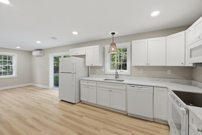 Building Photo - 104 Hilltop Dr