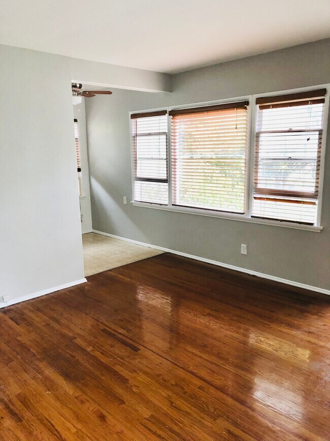 Foto del edificio - 853 N Fuller Ave