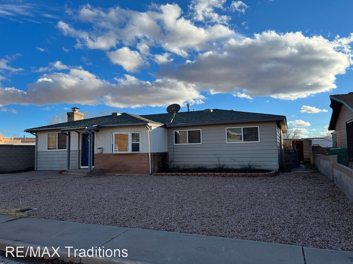 3 br, 2 bath House 1219 W Erie Street House Rental in Holbrook, AZ
