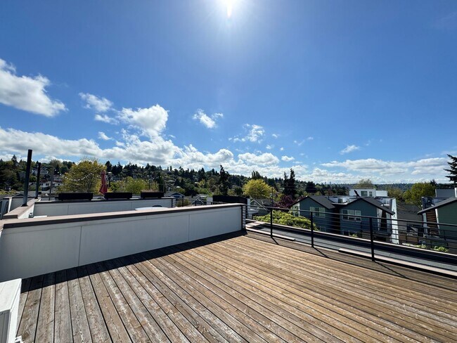 Foto del edificio - Modern townhome For Rent