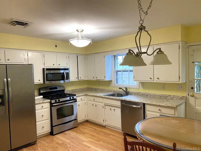 Foto del edificio - 100 Kings Ave