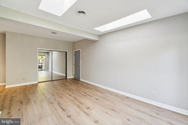 Foto del edificio - 2802 Dartmouth Rd