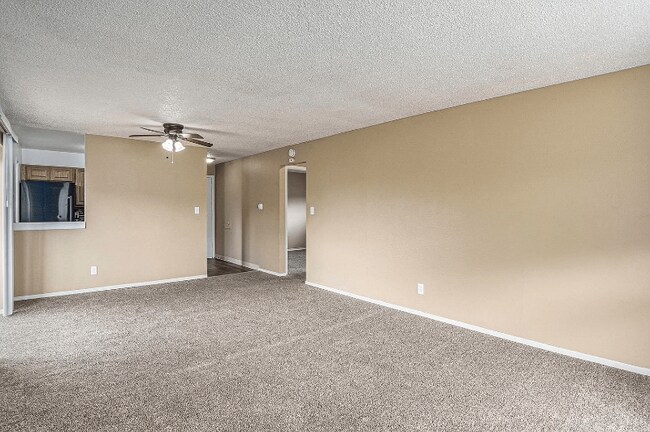 Foto del edificio - 4215 Loomis Ave