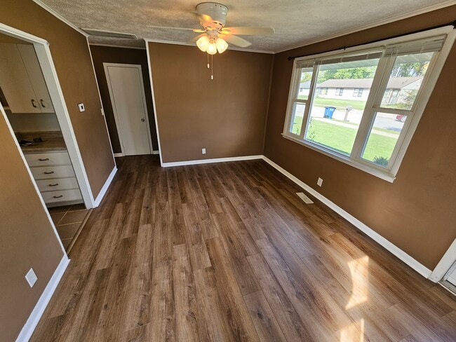 Building Photo - 2905 Silverbrook Ave