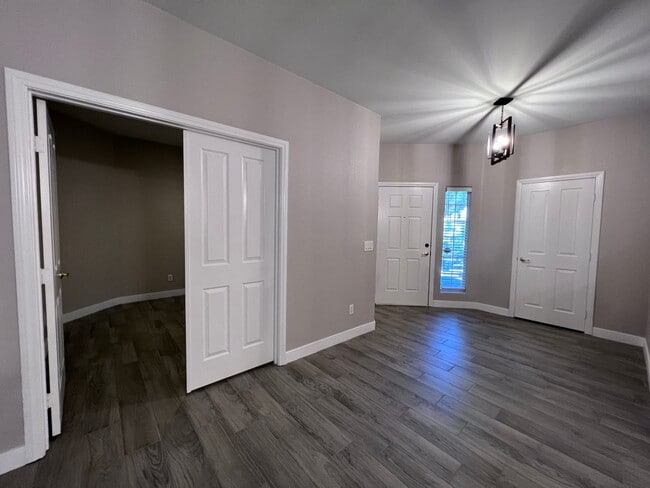 Building Photo - Green Valley Single Story 3 Bedroom 3 1/2 Bath 3 Car Garage in a Gated Community