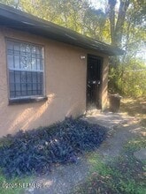 Building Photo - 3250 Phyllis St