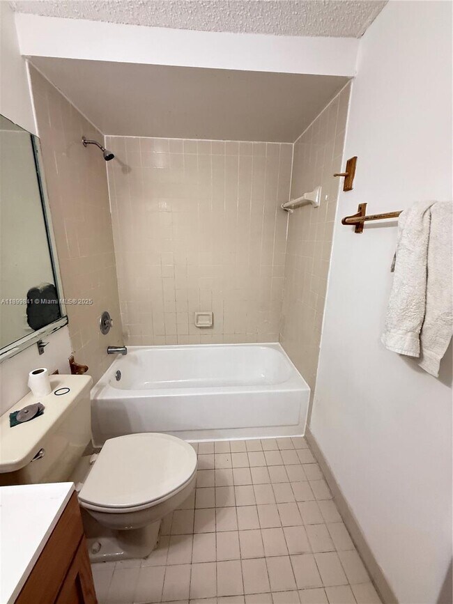 Building Photo - 8100 Geneva Ct