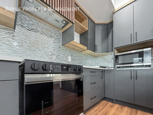 Building Photo - Fantastic 3 Beds, 2.5 Baths Townhouse | No...