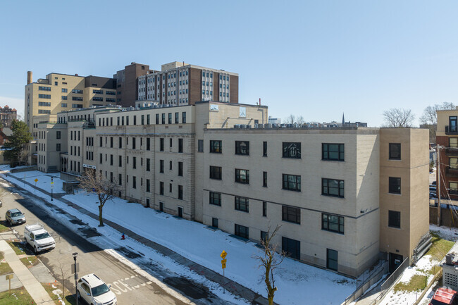 140 Avenida Hodge - Folwell Senior Apartments