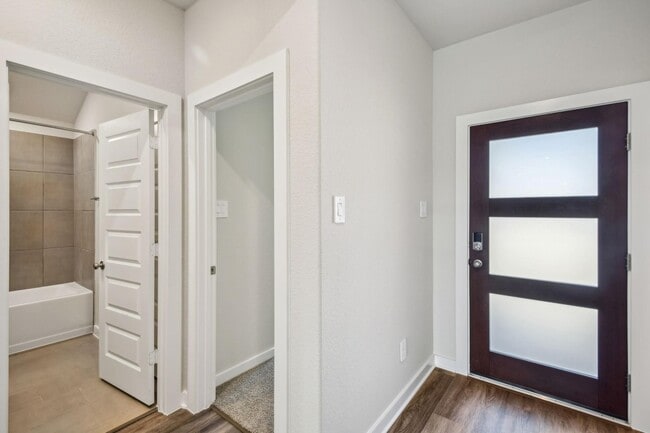 Foto del edificio - 6442 Sugarcane Ln