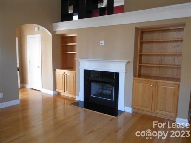 Building Photo - 4903 S Hill View Dr