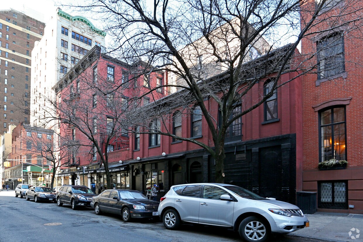 Building Photo - 129 E 18th St