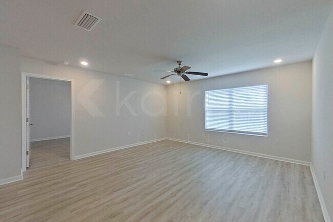 Foto del edificio - 401 Monarch Ln