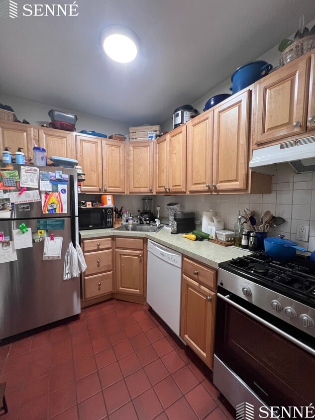 Primary Photo - 16 Yarmouth St