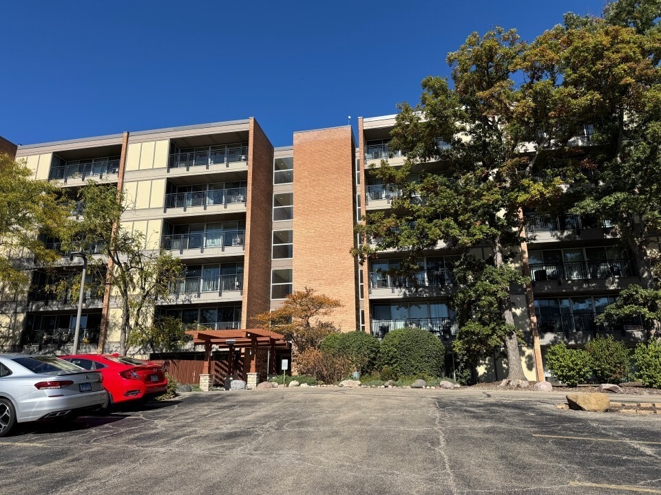 Primary Photo - 5950 Oakwood Dr