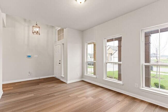 Foto del edificio - 7101 McGregor Lp