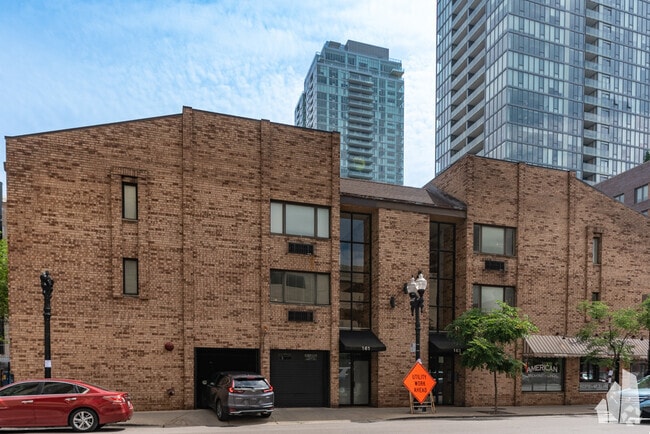 Building Photo - 163 W Division St