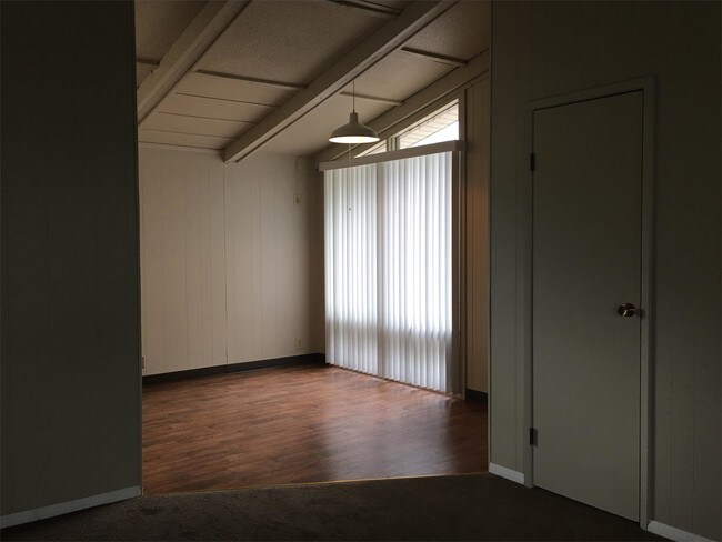 Building Photo - 301 E 40th St