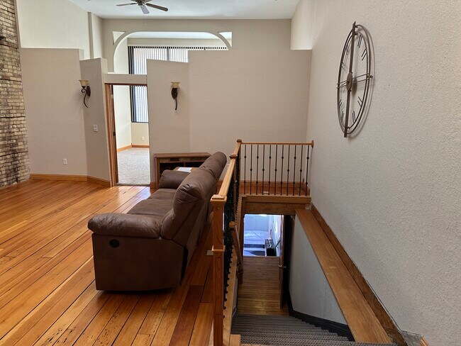 Building Photo - 419 E Grand Ave