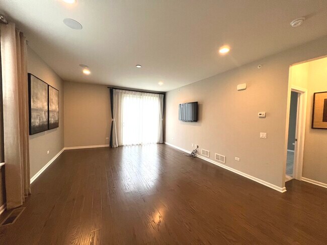 Building Photo - 518 Bramley Pl