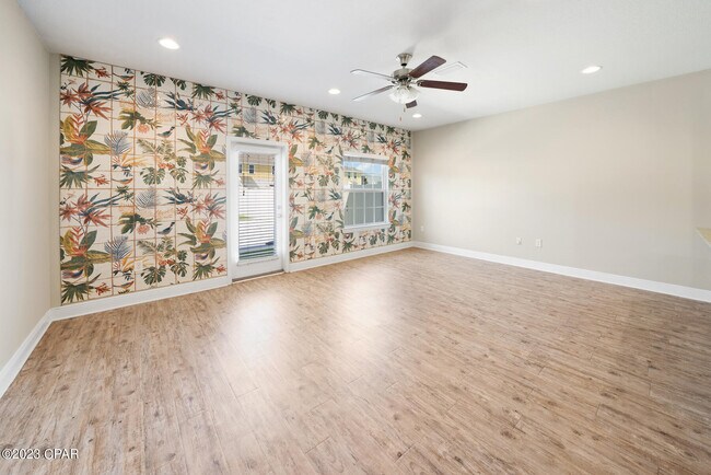 Foto del edificio - 324 Sand Oak Blvd