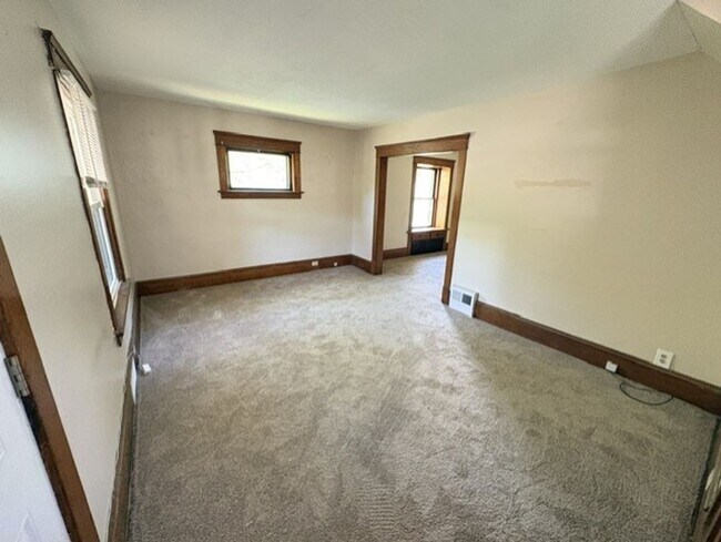 Building Photo - Comfortable 3-Bedroom Akron Home with Appliances Included