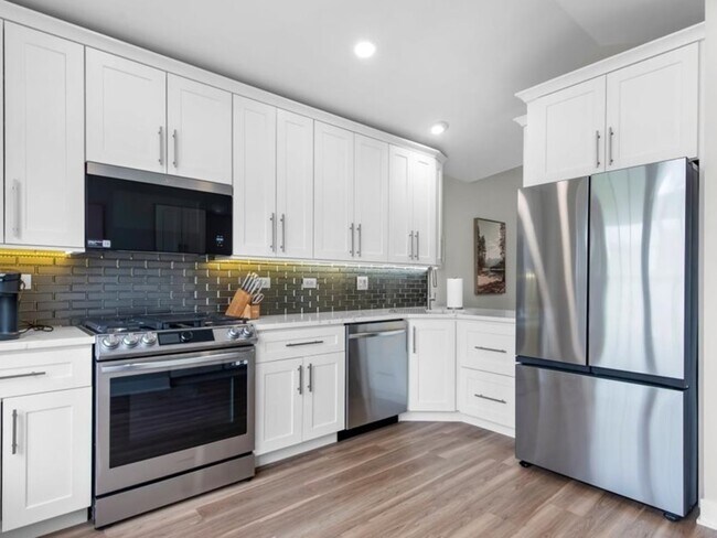 Building Photo - 422 Cromwell Cir