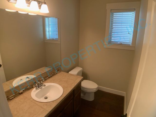 Foto del edificio - 4 Bd / 2.5 Bth - Gas Fireplace - Central A...