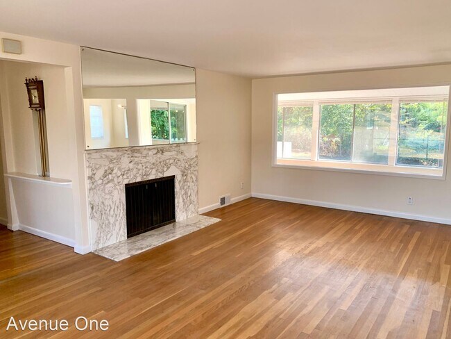 Building Photo - 3 br, 2.5 bath House - 5763 NE 56th St