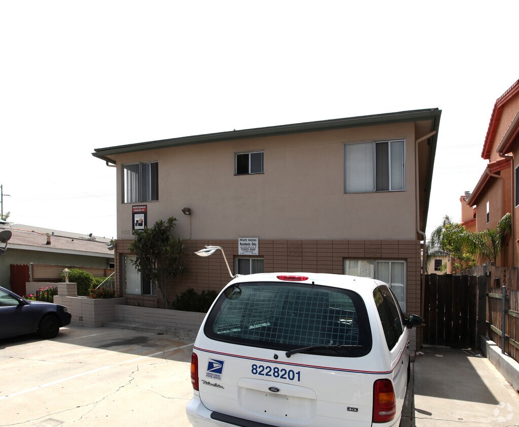 Building Photo - 4458-4462 Kansas St