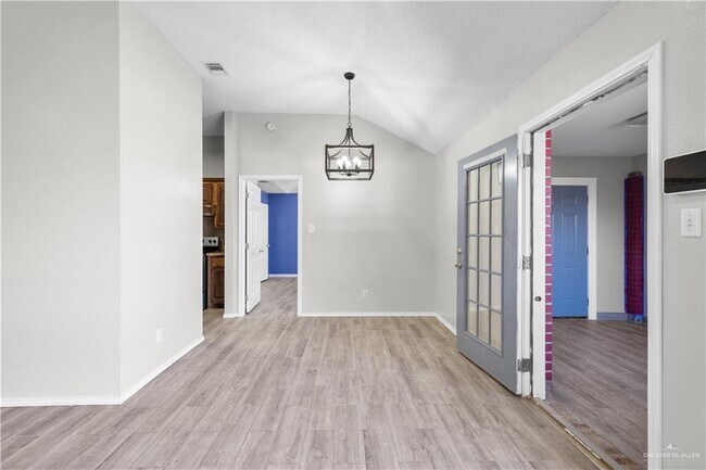 Building Photo - 37 E Xenops Ave