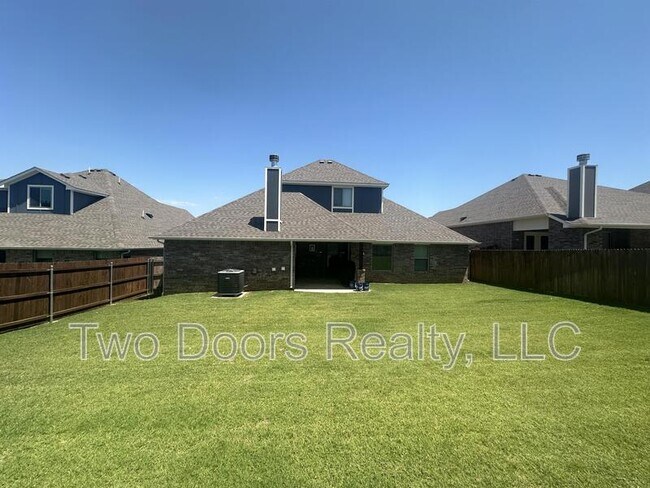 Building Photo - 8308 Poplar Dr