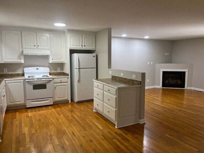 Building Photo - 302 Hickory Forest Rd