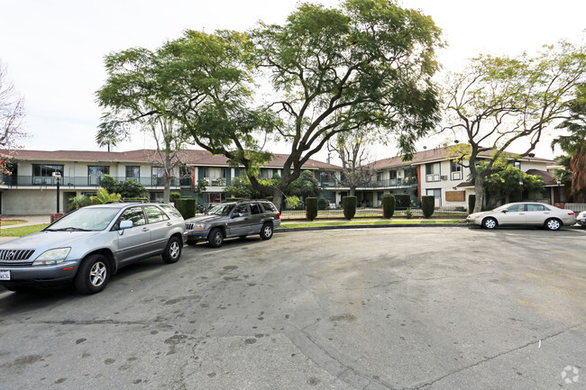 Building Photo - Macarthur Court