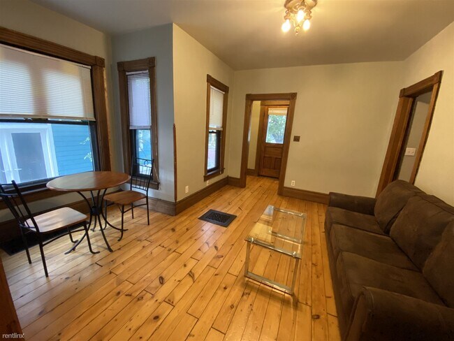 Building Photo - 2 br, 1 bath House - 522 Detroit St # 1 #1