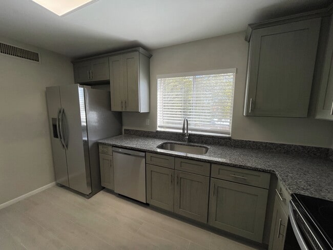 Building Photo - 602 Orange Dr