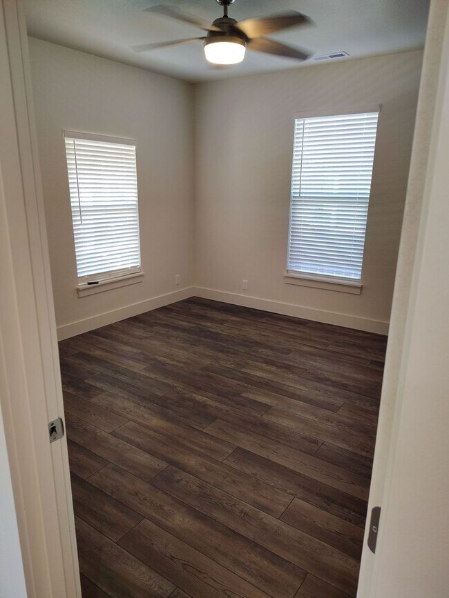 Building Photo - Beautifully Remodeled Historic Home Center...