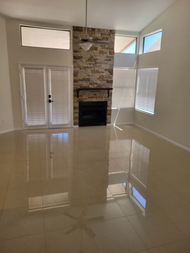 Foto del edificio - 5358 E Glencove St