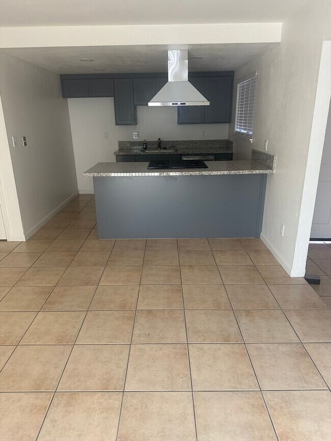 Foto del edificio - 3005-3007 Carver Rd.