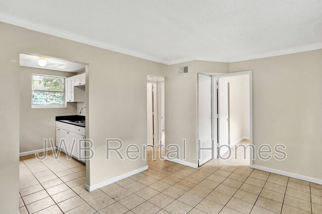 Foto del edificio - 1530 W 21st St