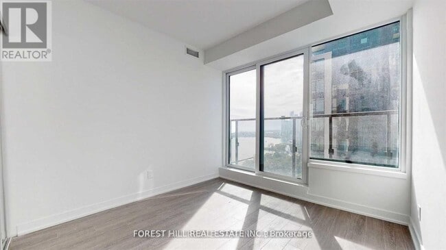 Building Photo - 1926 Lake Shore Blvd W