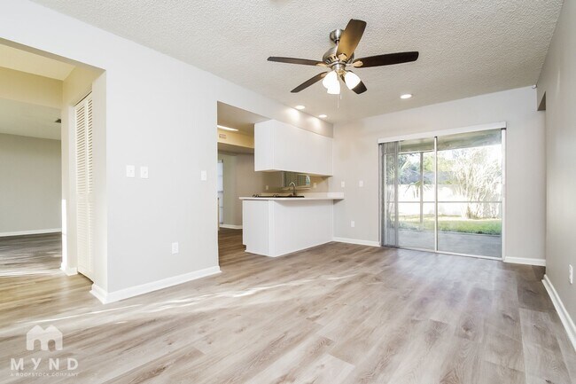 Foto del edificio - 3929 Oak Hammock Dr