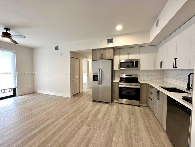 Foto del edificio - 18412 Homestead Ave