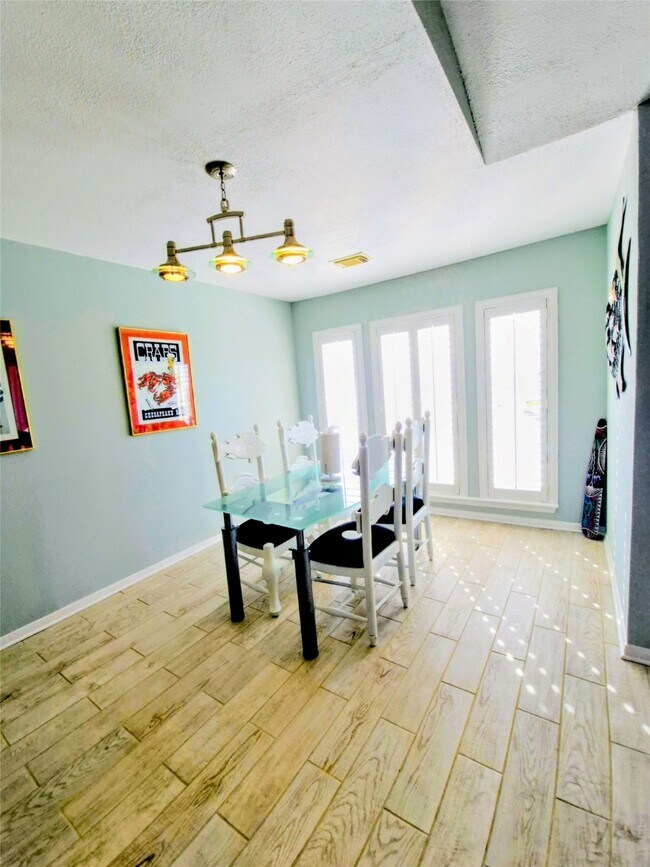 Foto del edificio - 500 Tiki Dr