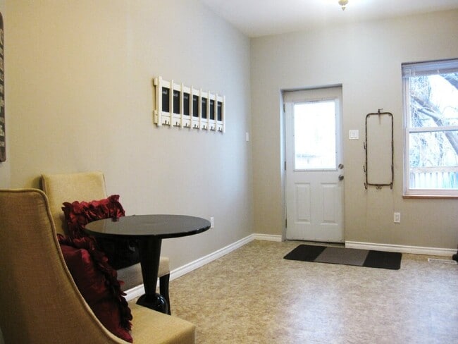 Building Photo - 310 Riverdale Av