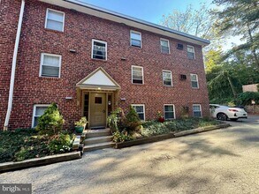 Building Photo - 200 W Evergreen Ave