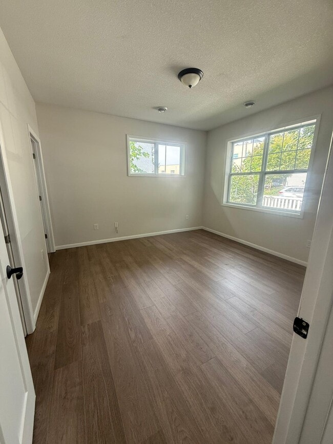 Building Photo - 468 Case Ave